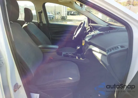 2017 Ford Escape S z USA, uszkodzony, nr VIN 1FMCU0F78HUB82357